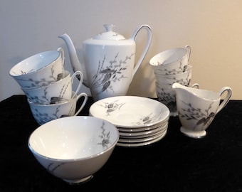 Royal Standard bone china coffee set in Giselle design – original from the 1950s