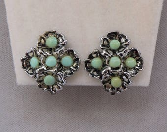Vintage Silver Tone & Turquoise Clip On Earrings.