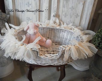 Shabby dog, cat, LCV basket