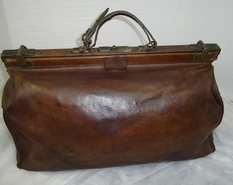 Large gladstone bag, doctors bag, 1920's,1930's luggage,Steampunk bag, costume , accessories
