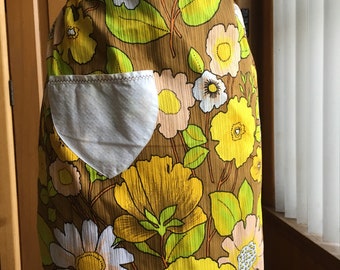 Vintage 1960s/1970s floral half apron