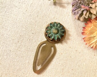 Daisy Bookmark, Flower Bookmark, Button Bookmark, Verdigris Green, Woodland Flower, Vintage Button, Metal, Book Lover Gift, Stocking Stuffer