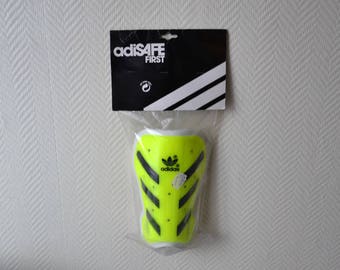 Adidas Adisafe Shin Guard Pads / soccer club / new in original packaging / 1990s