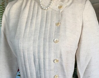 Beautiful Vintage Suit Nice Button and Pleating Detail. Size 6 Petite