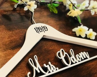 Personalized Hanger, Custom Hanger, Wire Name Hanger, Bride hanger, Bride Gift, Wood Name Hanger, Wedding Hanger, Bridal Hanger. Mrs. Hanger