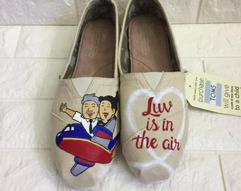 Airplane Shoes. Pilot Toms. Pilot Shoes. Travel shoes. Airplane Toms. Flight attendant shoes. Flight attendant Toms. Flight attendant pilot