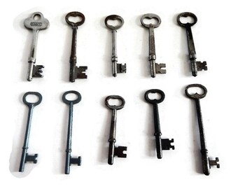 Antique Old Skeleton Key, CHOICE - metal,vintage, furniture,door, Victorian,industrial, salvage,steampunk, jewelry making supply,collectible