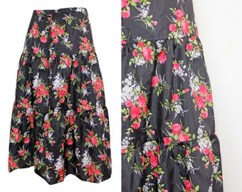 Vintage 80s Black Floral Print Tiered Skirt Size 8-10/36-38 / Red and Black / Rose Print / Flower Skirt / A-Line / Midi Skirt