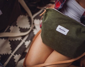 OLIVE / waxed canvas crossbody bag
