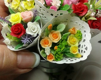 Bunch of miniature flowers in sleeve ((each)