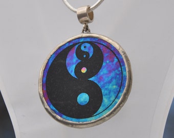 Infinite Yin Yang Glass Pendant