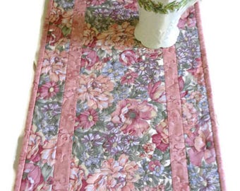 Quilted Table Runner in Dusty Rose, Floral Table Table Runner, Spring Quilted Table Runner, Quilt, Floral Table Topper, Quiltsy Handmade