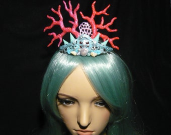 Ocean Empress - wonderfull Crown Hairdress with pearlescent Corals and Seashells