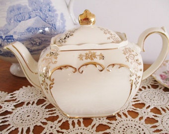 SADLER CUBE TEAPOT, 1930s Sadler cream and gold teapot, 5-6 cup teapot, Wedding teapot, tea parties, high tea, excellent condition