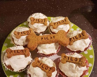 4x Dog cupcakes! Peanut butter and carrot.