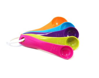 Measuring Spoons / Rainbow Plastic Measuring Spoon Set / Set of 5 Colorful Measuring Spoons / Kids Fun Kawaii Kitchen Baking Cooking Tool