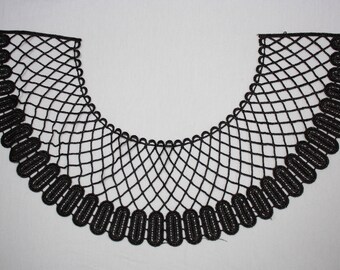Round neck collar lace black cross
