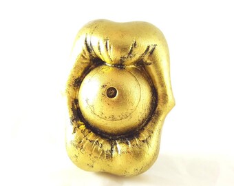 Mouth and eye blue lapel pin