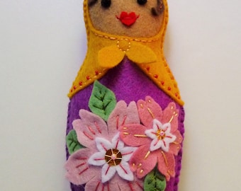 Felt Matryoshka Doll Ornament / Felt Russian Nesting Doll / Felt Babushka / Plush Doll / Felt Doll / Waldorf Toy / Felt Flowers / Matrioska