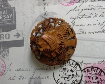 vintage wooden flower brooch 1950s style