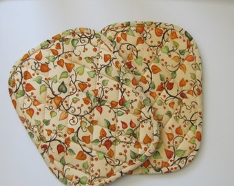Leaves, vines and berry potholders - set of 2