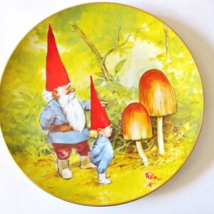 GNOME PLATE, Rien Poortvliet, Spring, Gnomes Four Seasons, numbered, 1982, Zwerge, Porcelain, 8 1/2" diameter,, Mushrooms, Father Son,