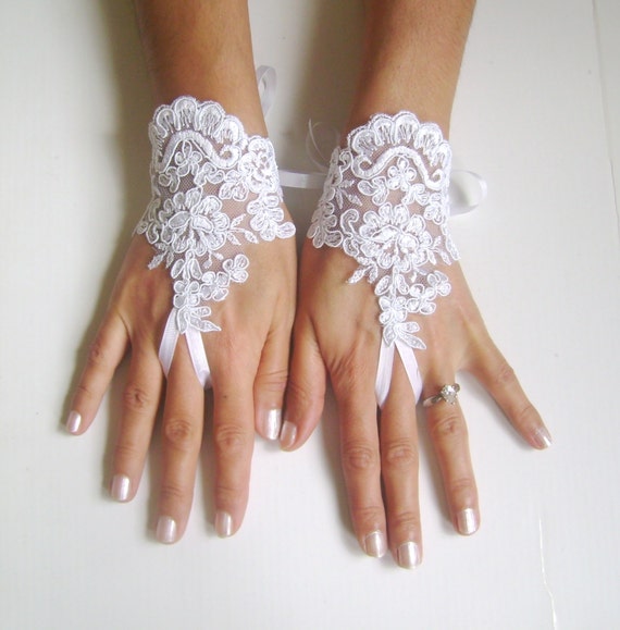 White Wedding gloves bridal lace fingerless french lace arm warmers mittens cuff gauntlets fingerloop