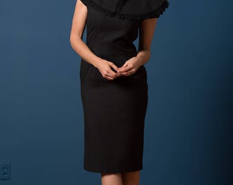 Vintage Black Large Collared V Cut Back Fitted Dress (Size Small/Medium)