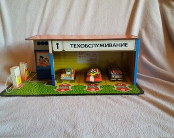 VINTAGE TOY - Russian auto service and gass station garage with 3 cars - tin toy USSR 1970's - in the original box