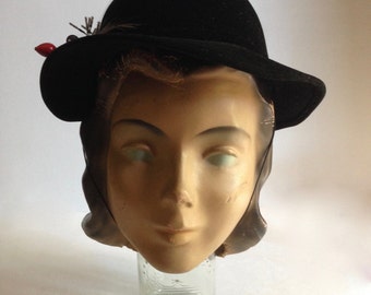 Vintage velvet church hat / velvet winter formal hat / 1950's winter formal hat / velvet fascinator with chin strap / womens formal hat