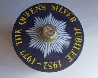 Huntley and Palmer, Silver Jubilee Biscuit Tin