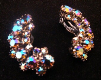 Vintage Weiss Rhinestone Earrings, Vintage Aurora Borealis Earrings, Weiss Rhinestone Clip Earrings, Vintage Weiss Blue Rhinestone Earrings