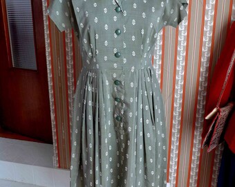 Amazing 1950's Vintage Shirtwaist Dress, Full Skirt, Green and White - Pin Up Rockabilly Style - Size S-M