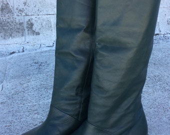 Vintage Flat-Soled Green Leather Knee-High Pixie Boots, 6