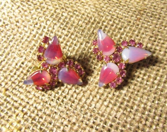 Vintage Pink Earrings, Vintage Jewelry, Clip-on earrings, Pink Rhinestone