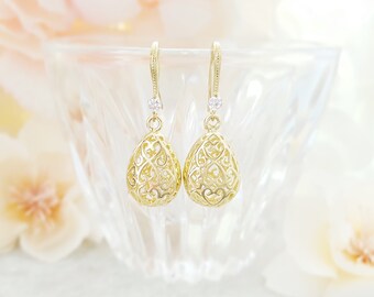 Gold Crystal Earrings Dangle - Clear Teardrop Earrings - Gold Drop Earrings Bridal - Cage Earrings - Filigree Earrings Gold Tear Drop E2481