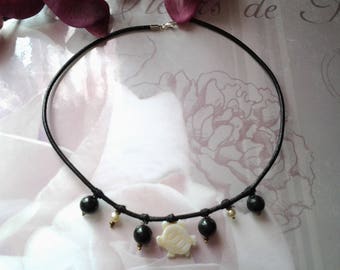 Pendant necklace mother turtle and beads