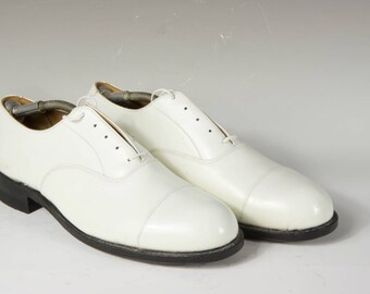 Men's white oxford, wedding, formal, uniform, size 11, beautiful condition, Builtrite heels, like new though vintage.