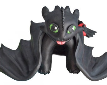 Toothless dragon from How to Train Your Dragon cartoon - fondant cake topper