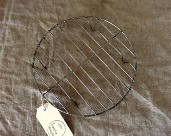 Round VINTAGE wire cake cooling rack. Vintage French kitchen / display. FABULOUS.
