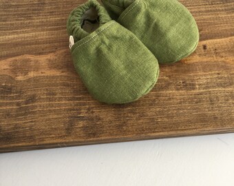 crib shoes, soft baby shoes, linen shoes, gender neutral baby shoes, green baby shoes, 3-6m, baby shower gift