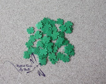 Cloverleaf shaped confetti