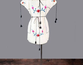 1970's Mexican Embroidered Cotton Vintage Dress - Medium