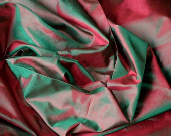 Fine Indian Silk Taffeta in Green with red, Fat quarter -TF 102
