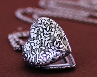 Forget Me Not - Tiny Heart Locket - Silver Edition