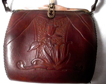 Vintage Art Nouveau handbag from the mid 20's in very nice condition.