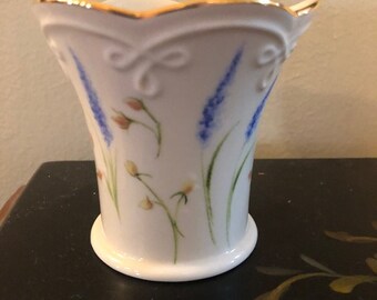 Lenox Ivory Small Mini Vase with Wild Flowers and Gold Trim