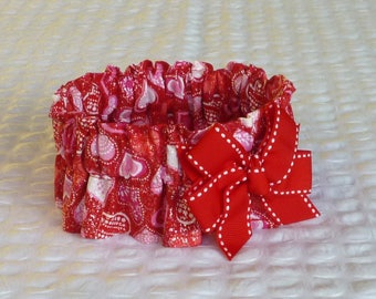 Dog Ruffle Collar, Glitter Patterned Hearts Valentine Dog Scrunchie Collar with red and white bow - M: 14" to 16" neck