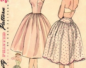 Simplicity 3739 Femme Fatale Petticoat & Slip / ca. 1951 / SZ12 UNCUT