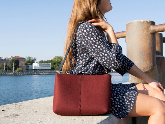 Felt CROSSBODY BAG with leather strap / crossbody purse / small crossbody bag w/ zipper / burgundy felt bag / wool felt / made in Italy